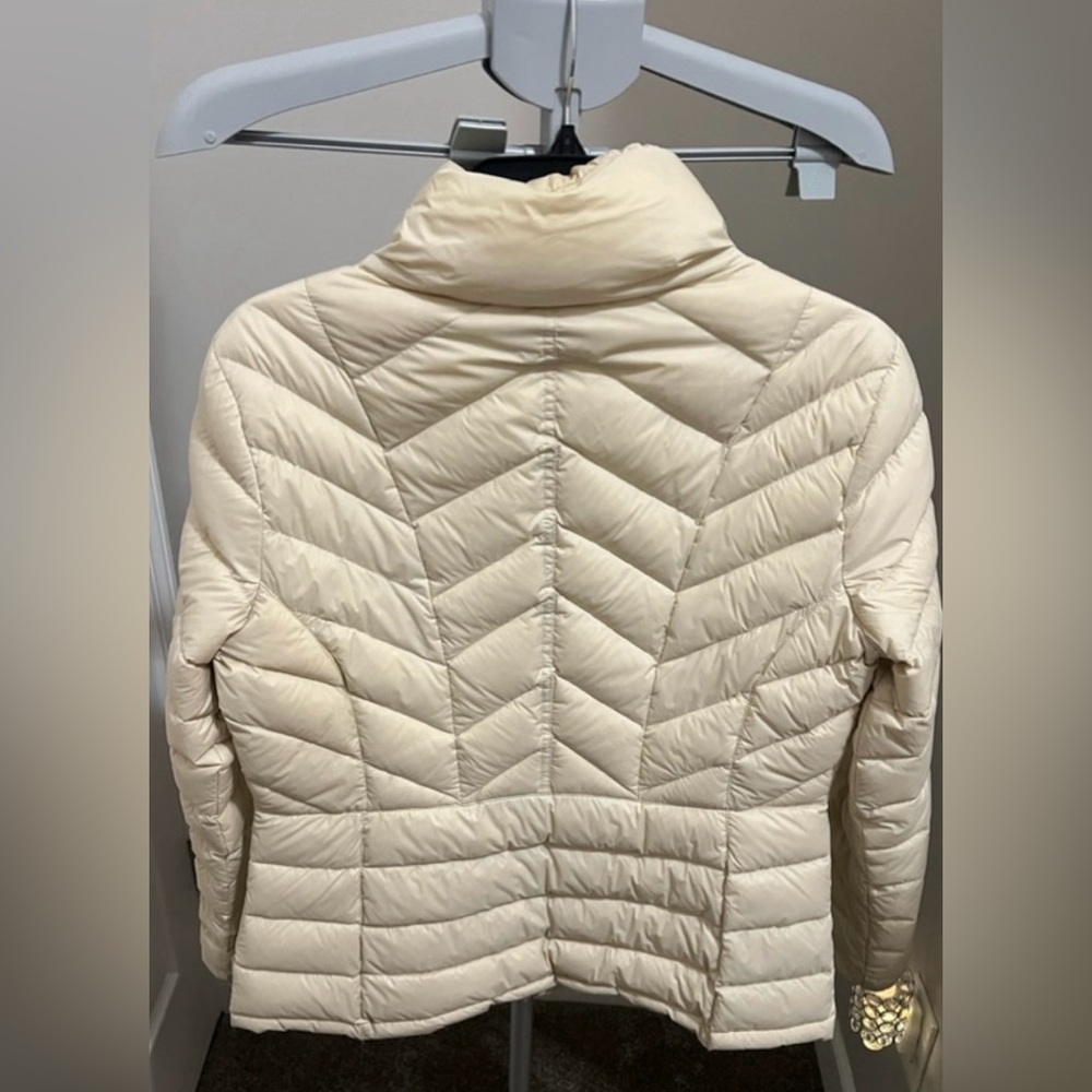 MICHAEL KORS Packable Puffer Jacket Size
Medium (8-10) NWT - Picture 2 of 15